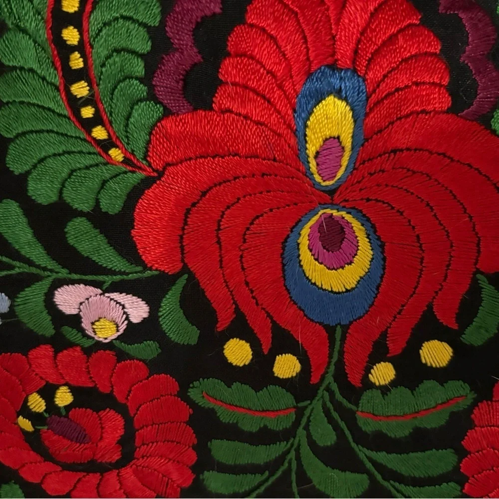 Matyo Hungarian bold red